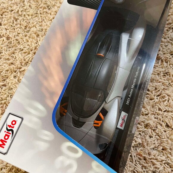 2021 Aston Martin Valkyrie 1:18 Special Edition Diecast Model Car by Maisto - Picture 3 of 6
